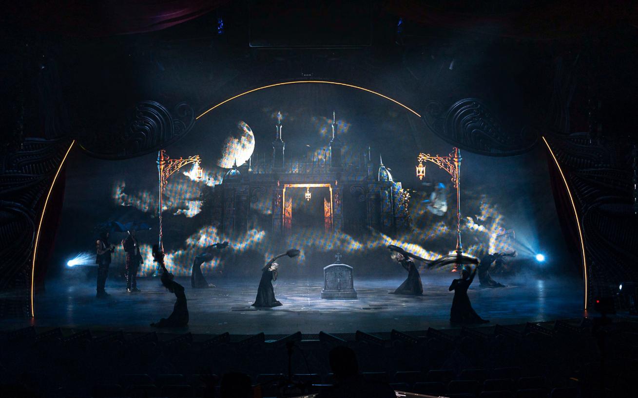 Amystika's large-scale staging